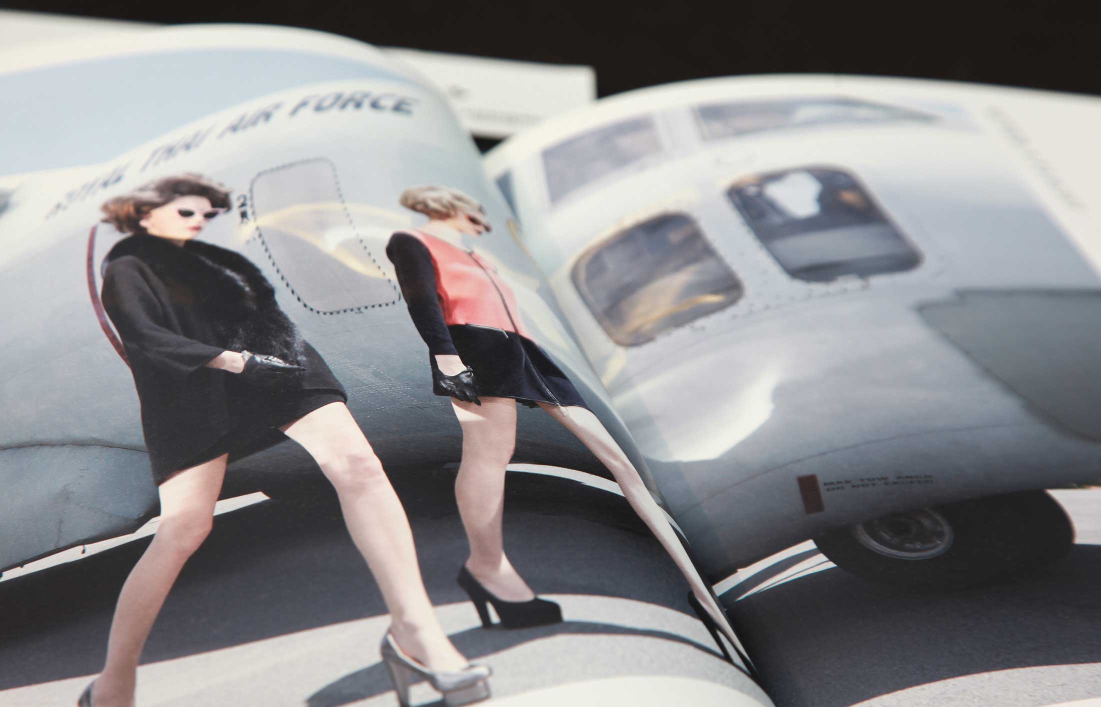 如何設(shè)計(jì)女性服裝畫冊(cè)